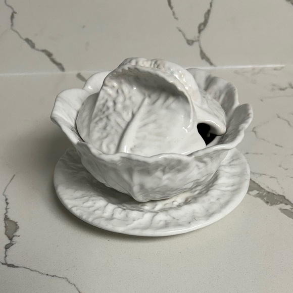 Bordallo Pinheiro Cabbage Leaf Ceramic Gravy Boat/ Tureen & Plate White - Picture 1 of 6